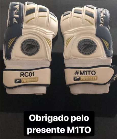 Volpi ganhou luvas de Rogério Ceni Volpi ganhou luvas de Rogério Ceni