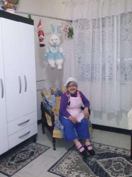 Assistir à TV e brincar de boneca com a caçula são os passatempos favoritos de Cotinha Assistir à TV e brincar de boneca com a caçula são os passatempos favoritos de Cotinha