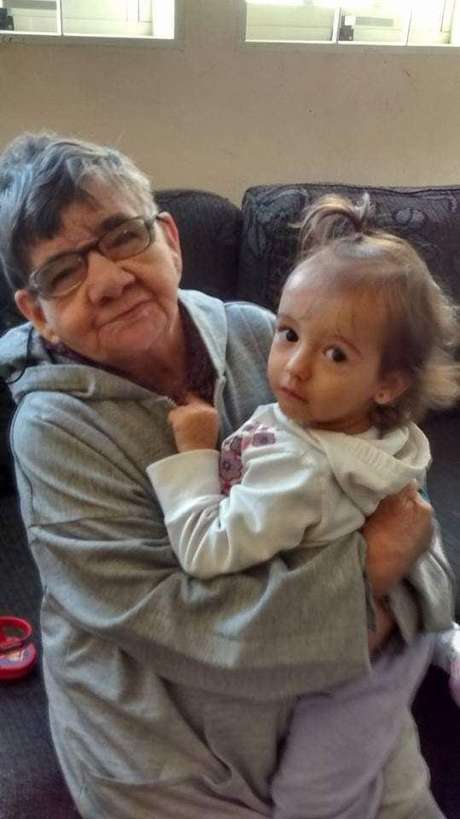 Com cerca de 67 anos, Cotinha começou a chamar Gláucia de mãe ao ver Emily fazer o mesmo Com cerca de 67 anos, Cotinha começou a chamar Gláucia de mãe ao ver Emily fazer o mesmo