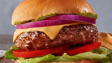 Hambúrguer da Beyond Meat; empresas tentam imitar textura e sabor da carne para competir no mercado de não vegetarianos