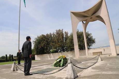 Hamilton Mourão no Monumento Votivo Militar de Pistoia Hamilton Mourão no Monumento Votivo Militar de Pistoia