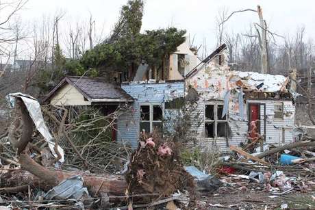 Tornados deixam um morto e centenas de feridos nos EUA