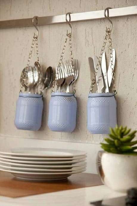 10. Quer dicas de decoração para cozinha mais fofa que usar potinhos com talheres expostos? – Foto: HF Urbanismo 10. Quer dicas de decoração para cozinha mais fofa que usar potinhos com talheres expostos? – Foto: HF Urbanismo