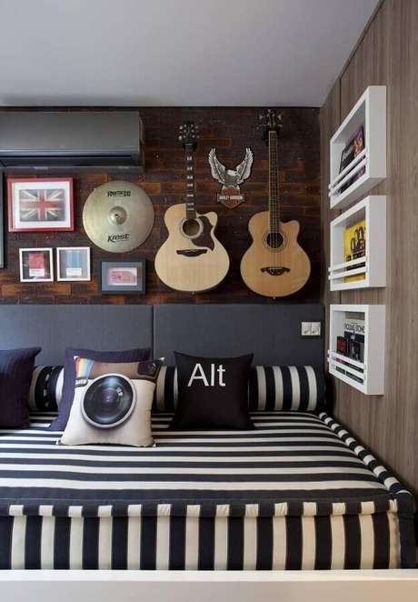 15. Instrumentos musicais são ótimas dicas de decoração para colocar um toque de sua personalidade no ambiente – Foto: Juliana Pippi 15. Instrumentos musicais são ótimas dicas de decoração para colocar um toque de sua personalidade no ambiente – Foto: Juliana Pippi