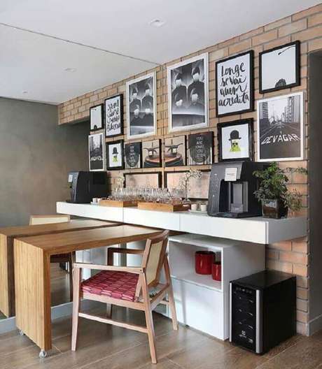 43. Quer mudar a decoração de sua casa de forma rápida? Então uma das dicas de decoração para casa é fazer uma parede de quadros – Foto: Quadros e Fatos 43. Quer mudar a decoração de sua casa de forma rápida? Então uma das dicas de decoração para casa é fazer uma parede de quadros – Foto: Quadros e Fatos