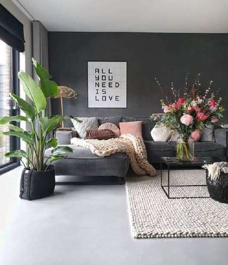 3. Vasos de plantas são ótimas dicas de decoração para sala – Foto: Pinosy 3. Vasos de plantas são ótimas dicas de decoração para sala – Foto: Pinosy
