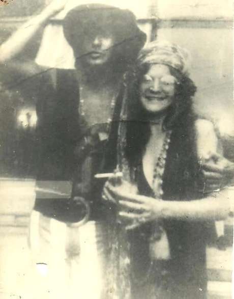 Os cantores Serguei e Janis Joplin no Rio de Janeiro, no início da década de 70. Os cantores Serguei e Janis Joplin no Rio de Janeiro, no início da década de 70.
