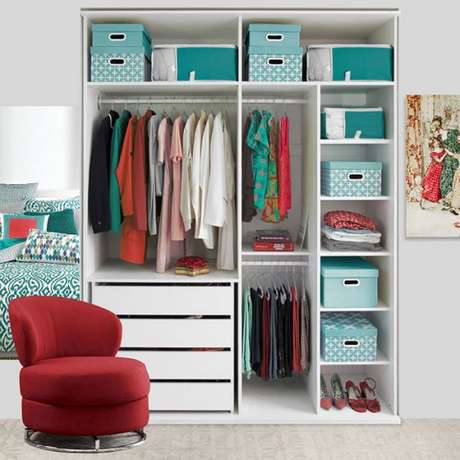 40. Vale a pena usar caixas coloridas para organizar guarda roupa e deixá-lo bonito. 40. Vale a pena usar caixas coloridas para organizar guarda roupa e deixá-lo bonito.