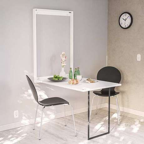 32. Mesa dobrável fixada em parede. Fonte: Pinterest 32. Mesa dobrável fixada em parede. Fonte: Pinterest