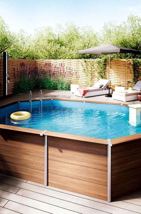 3. Piscina com paletes para curtir no verão – Foto: Banheira Spa