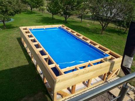 47. Capriche na montagem da sua piscina de paletes! – Foto: Pinterest
