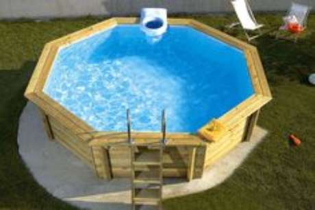 48. Faça um formato de piscina de paletes que dê para ganhar o máximo de espaço que conseguir – Foto: Pinterest