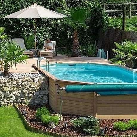 51. Coloque espreguiçadeiras para descansar depois de aproveitar a piscina – Foto: Pinterest
