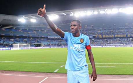 O volante Ramires deixou o Jiangsu Suning, da China, no mês passado e está livre no mercado (Divulgação/Twitter) O volante Ramires deixou o Jiangsu Suning, da China, no mês passado e está livre no mercado (Divulgação/Twitter)