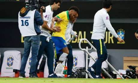 Neymar torceu o tornozelo durante amistoso contra o Catar e foi cortado da Seleção (Foto:Reprodução) Neymar torceu o tornozelo durante amistoso contra o Catar e foi cortado da Seleção (Foto:Reprodução)