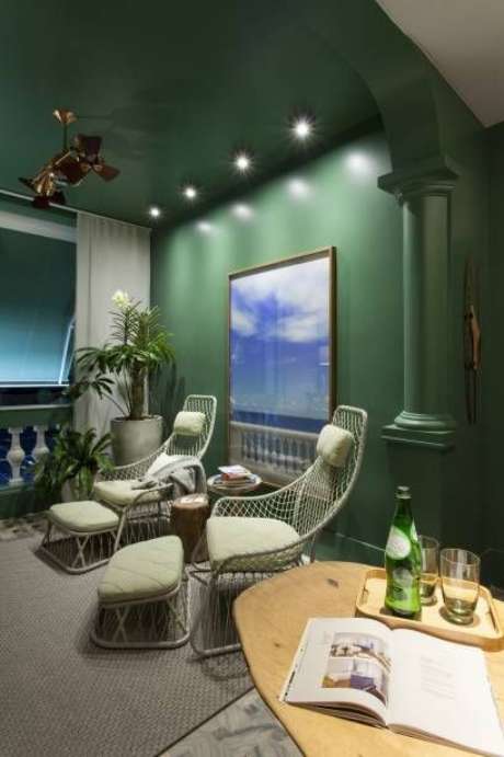 64. A decoração de varanda verde com mesa de canto em tons de verde – Por: Casa Cor 64. A decoração de varanda verde com mesa de canto em tons de verde – Por: Casa Cor