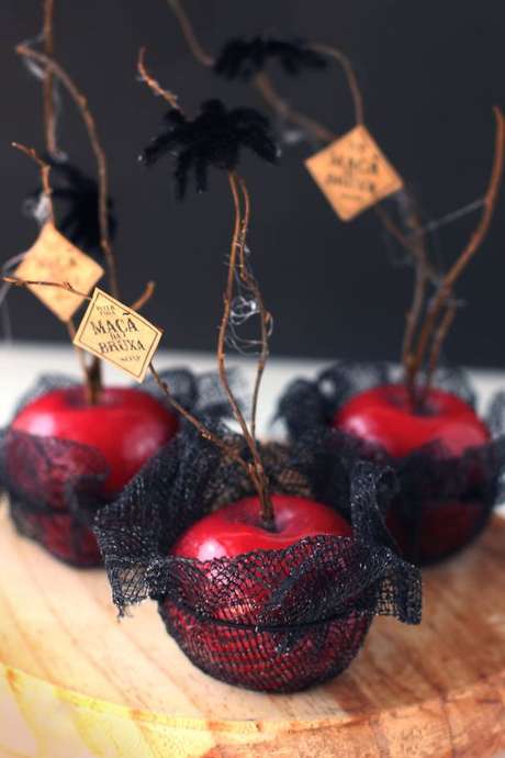 30. Doces para festa à fantasia estilo halloween – Por: Pinterest 30. Doces para festa à fantasia estilo halloween – Por: Pinterest