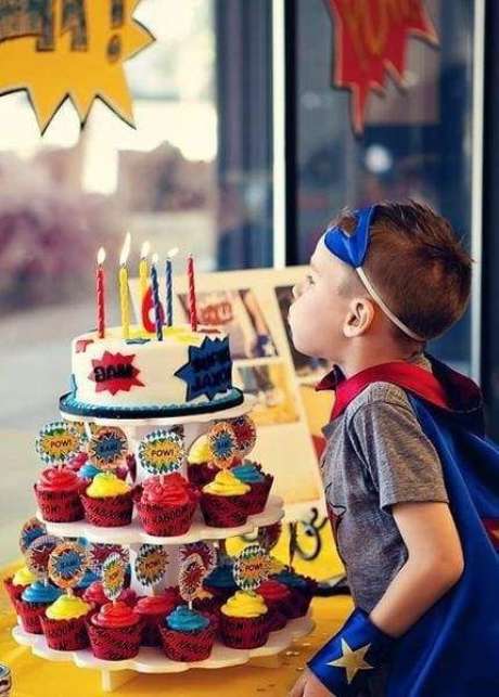 6. As crianças amam a festa à fantasia infantil inspirada em super heróis! – Por: Pinterest 6. As crianças amam a festa à fantasia infantil inspirada em super heróis! – Por: Pinterest