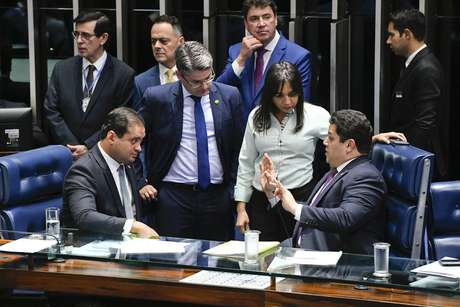 Senado aprovaprojeto que criminaliza o abuso de autoridade