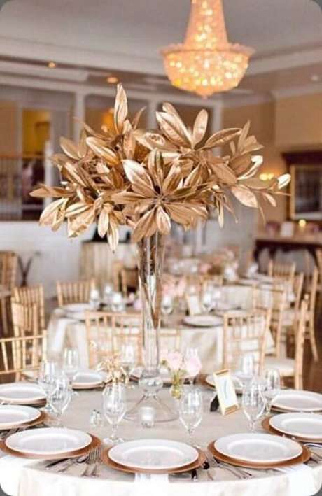 19. Arranjo personalizado para bodas de ouro – Foto: Weddbook 19. Arranjo personalizado para bodas de ouro – Foto: Weddbook