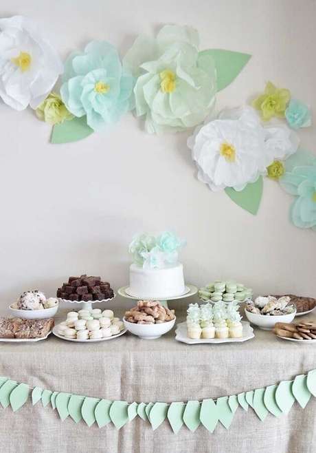 6. Decoração simples para bodas de papel – Foto: Weddbook 6. Decoração simples para bodas de papel – Foto: Weddbook