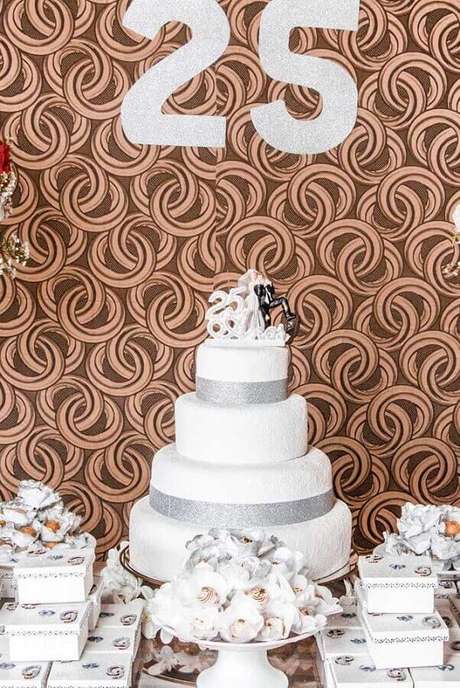 48. Decoração simples para bodas de prata – Foto: Style Me Pretty 48. Decoração simples para bodas de prata – Foto: Style Me Pretty