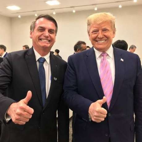 Bolsonaro e Trump posam para foto no G20 de Osaka Bolsonaro e Trump posam para foto no G20 de Osaka