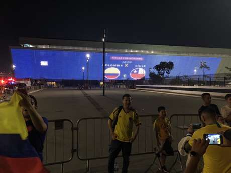 Jogo estava marcado para as 22h, mas precisou ser atrasado - FOTO: Fellipe Lucena Jogo estava marcado para as 22h, mas precisou ser atrasado - FOTO: Fellipe Lucena