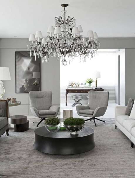 40. Use o lustre candelabro para ser o destaque da sua decoração – Por: Roberto Migotto 40. Use o lustre candelabro para ser o destaque da sua decoração – Por: Roberto Migotto