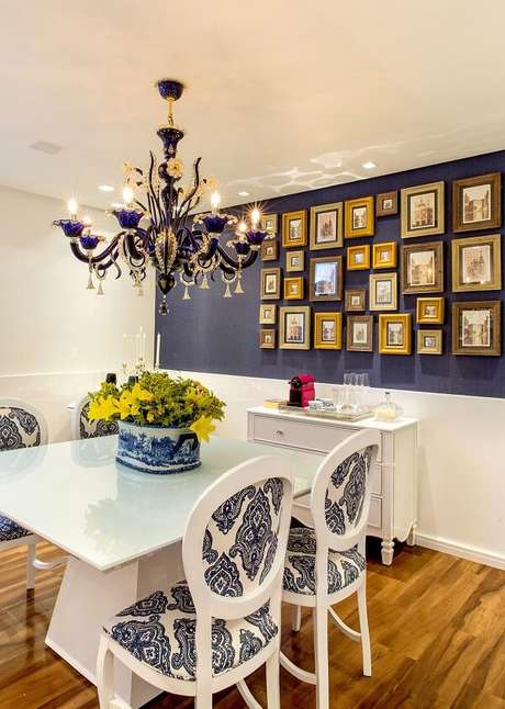 4. Lustre candelabro azul para sala moderna – Por: Milla Holtz 4. Lustre candelabro azul para sala moderna – Por: Milla Holtz