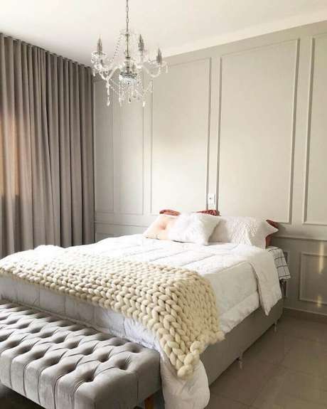 5. Prefira o lustre candelabro 4 braços para ambientes menores – Por: Casa apê 5. Prefira o lustre candelabro 4 braços para ambientes menores – Por: Casa apê