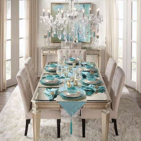 16. O lustre candelabro de cristal é o requinte da decoração da sala de jantar – Por: Lucia Maria Escritora 16. O lustre candelabro de cristal é o requinte da decoração da sala de jantar – Por: Lucia Maria Escritora