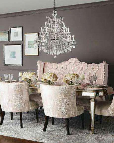 6. A paleta de cores claras é a que mais combina com o belíssimo lustre candelabro – Por: Pinterest 6. A paleta de cores claras é a que mais combina com o belíssimo lustre candelabro – Por: Pinterest