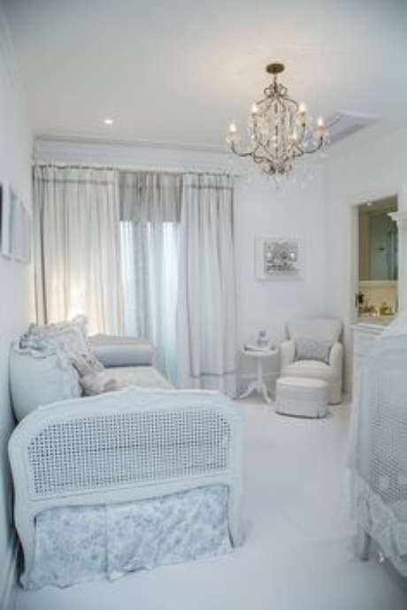 29. Use pequenos lustres para o quarto de bebê. Prefira os modelos mais delicados – Por: Pinterest 29. Use pequenos lustres para o quarto de bebê. Prefira os modelos mais delicados – Por: Pinterest