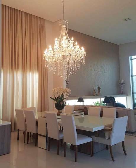 31. Coloque o lustre candelabro acima da mesa de jantar – Por: Debota Simony 31. Coloque o lustre candelabro acima da mesa de jantar – Por: Debota Simony
