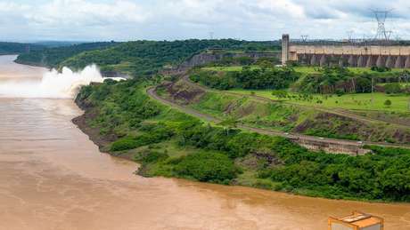 Brasil tem matriz energética menos poluente, mas mais dificuldade em preservar suas florestas, diz Greenpeace Brasil tem matriz energética menos poluente, mas mais dificuldade em preservar suas florestas, diz Greenpeace