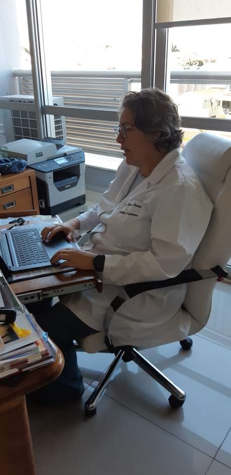 Kátia Carvalho tem esclerose múltipla, doença autoimune que afeta principalmente os nervos