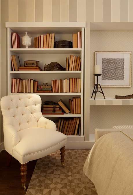1. Quarto decorado com estante para livros – Foto: Quartos Etc 1. Quarto decorado com estante para livros – Foto: Quartos Etc