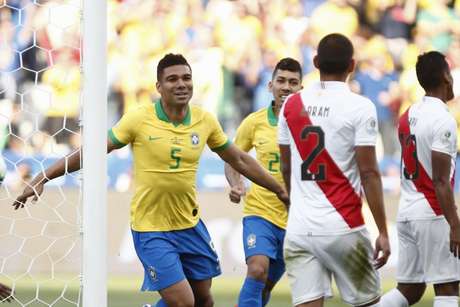 Casemiro marcou um dos gols da Seleção contra o Peru (Foto: MIGUEL SCHINCARIOL / AFP) Casemiro marcou um dos gols da Seleção contra o Peru (Foto: MIGUEL SCHINCARIOL / AFP)