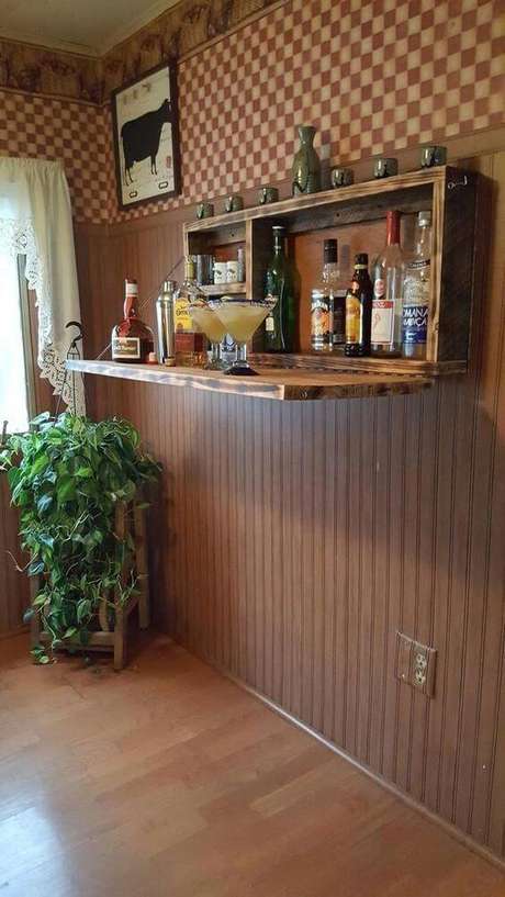 37. Adega suspensa com apoio para fazer drinks quentes – Por: Pinterest 37. Adega suspensa com apoio para fazer drinks quentes – Por: Pinterest