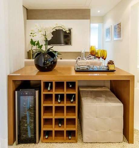 67. Mini adega de madeira para sala de estar pequena – Por: Revista Viva Decora 67. Mini adega de madeira para sala de estar pequena – Por: Revista Viva Decora