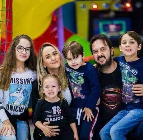 Rafael é o único com autismo entre quatro filhos do casal Juli e Valcir