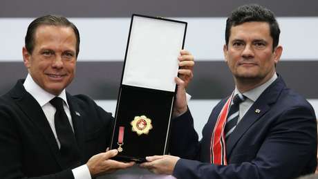 Doria entrega a Moro a Medalha da Ordem do Ipiranga, no grau Grã-Cruz, no Palácio dos Bandeirantes, em junho. Doria entrega a Moro a Medalha da Ordem do Ipiranga, no grau Grã-Cruz, no Palácio dos Bandeirantes, em junho.