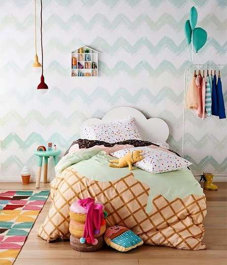 68. Cama infantil com decoração de doces personalizada – Por: Pinterest 68. Cama infantil com decoração de doces personalizada – Por: Pinterest
