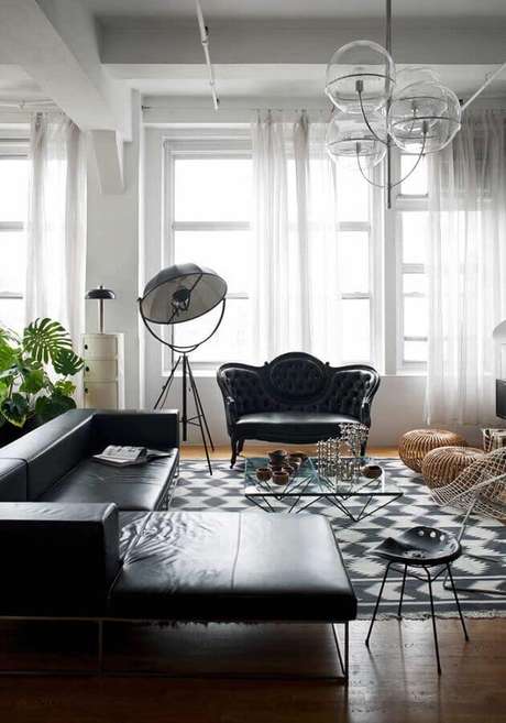 25. Decoração para sala com namoradeira sofá com design clássico – Foto: Decorexpro