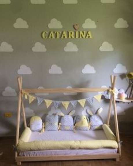 62. Cama infantil montessoriana para quarto de menina amarelo e cinza – Por: Pinterest 62. Cama infantil montessoriana para quarto de menina amarelo e cinza – Por: Pinterest