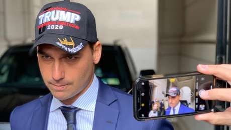 O cargo de embaixador do Brasil nos Estados Unidos, vago desde abril, deve ser ocupado por Eduardo Bolsonaro, filho do presidente da República O cargo de embaixador do Brasil nos Estados Unidos, vago desde abril, deve ser ocupado por Eduardo Bolsonaro, filho do presidente da República