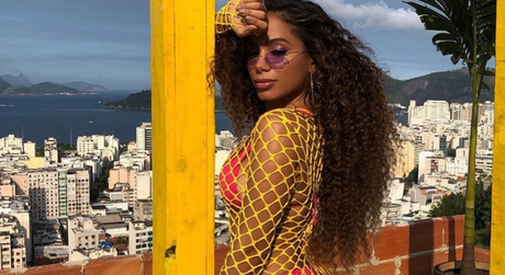 Anitta em "Muito Calor" (Foto: Reprodução/Instagram) Anitta em "Muito Calor" (Foto: Reprodução/Instagram)