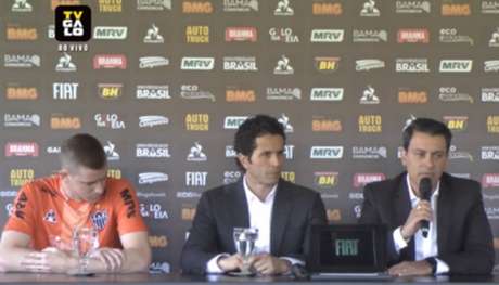 Adílson falou ao lado do médico do Galo, Rodrigo Lasmar e do diretor de futebol , Rui Costa, sobre o seu abandono precoce do futebol-(Reprodução) Adílson falou ao lado do médico do Galo, Rodrigo Lasmar e do diretor de futebol , Rui Costa, sobre o seu abandono precoce do futebol-(Reprodução)