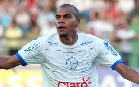 Régis faltou dois dias de treinos e foi cortado de jogo contra o Coritiba (Foto: Jesus Vicente/São Bento) Régis faltou dois dias de treinos e foi cortado de jogo contra o Coritiba (Foto: Jesus Vicente/São Bento)